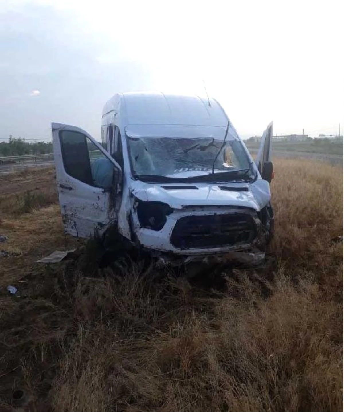 Aksaray\'da minibüs devrildi: 1 ölü, 2 yaralı