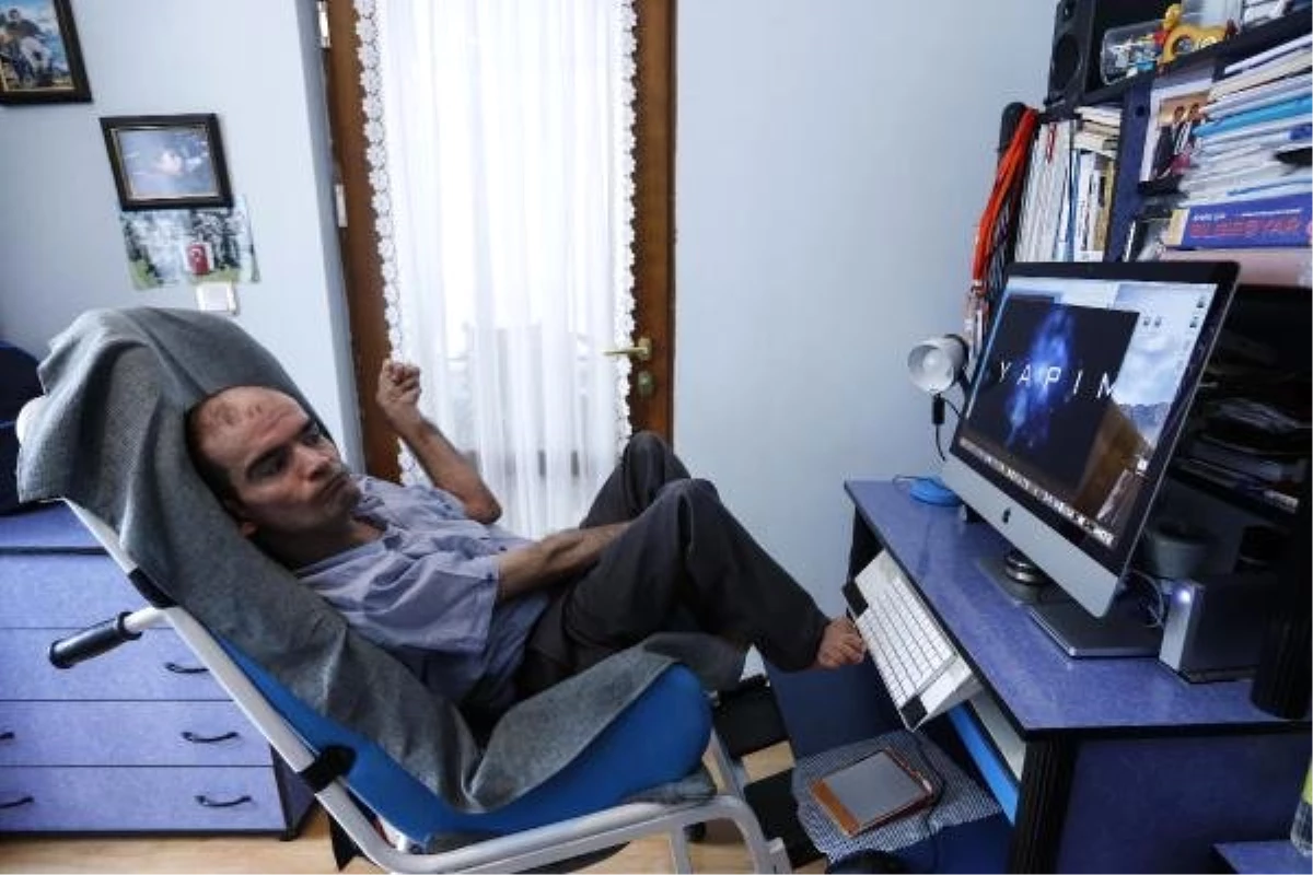 Ayakları ile bilgisayar kullanan SP hastası Ümithan\'ın azmi