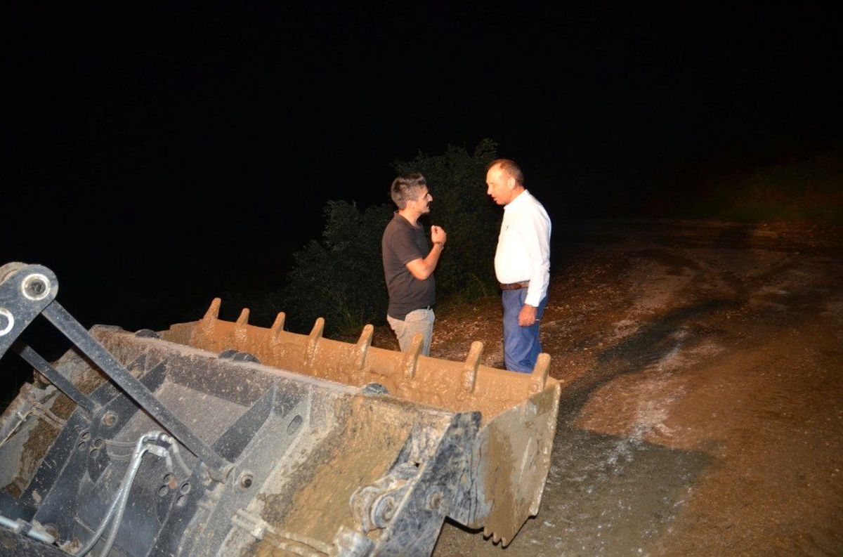Başkan Akın gece çalışmalarını yerinde inceledi