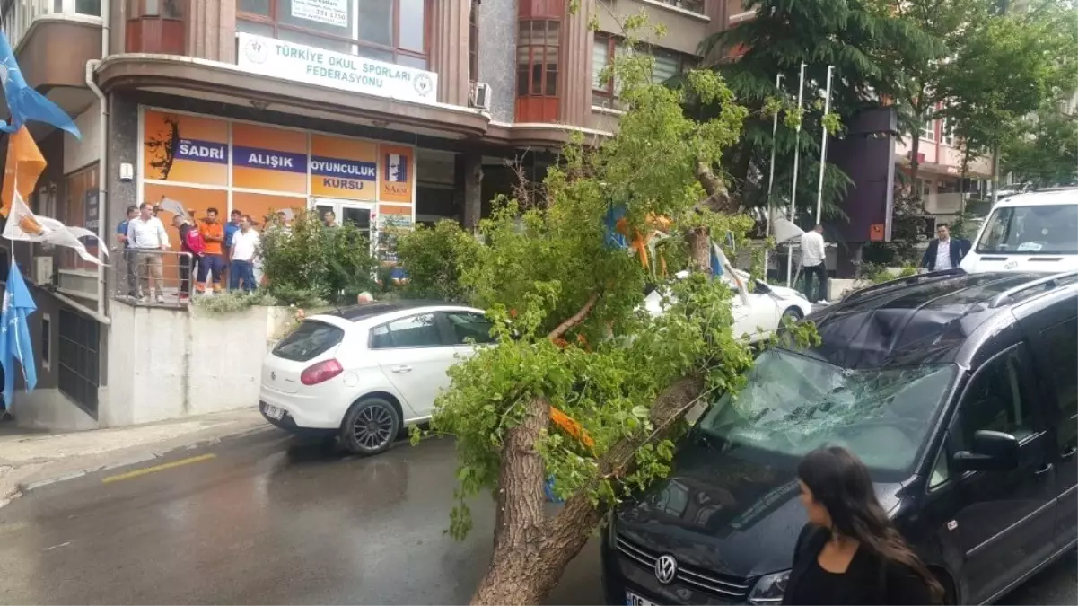 Başkent sele teslim oldu