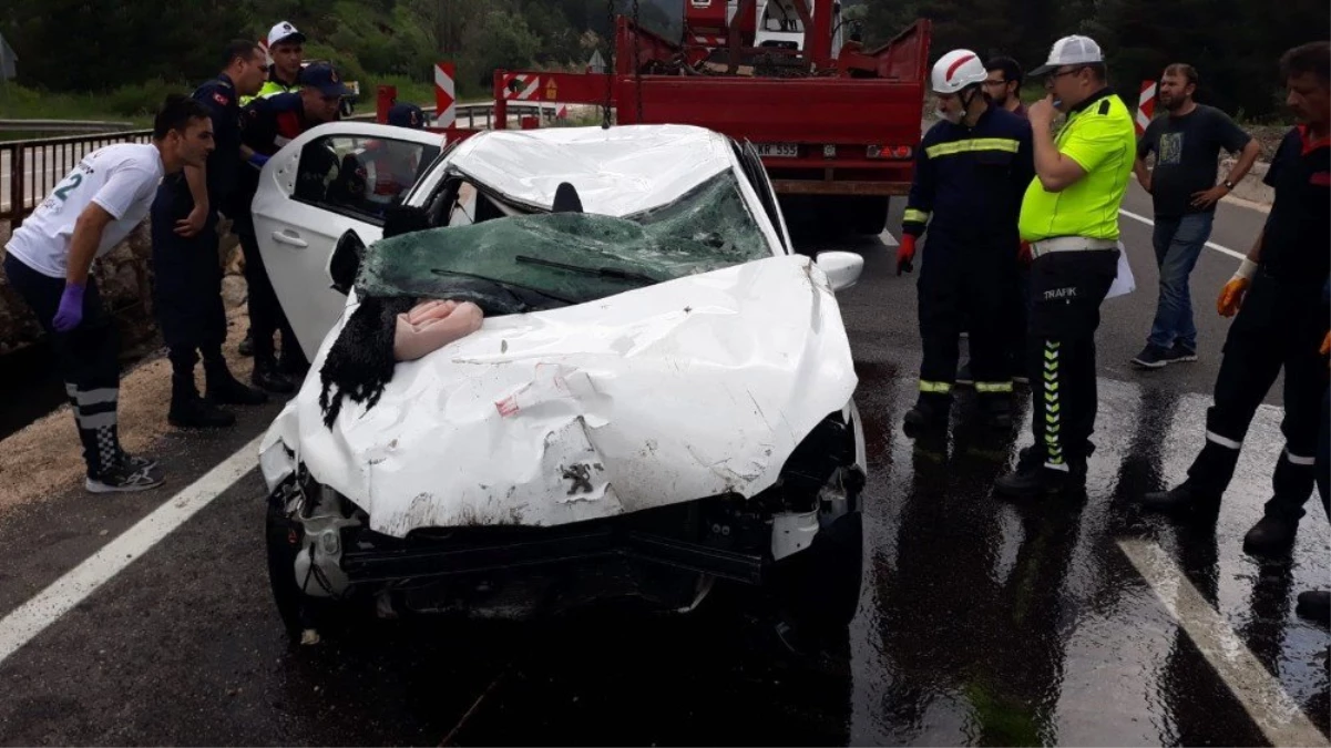 Bolu\'da, dereye düşen otomobildeki 3 kişi öldü