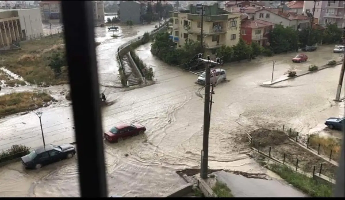 Burdur\'da sağanak su baskınlarına sebep oldu