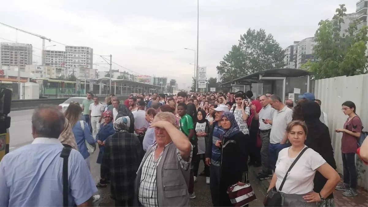 Bursa\'da metroya yıldırım düştü