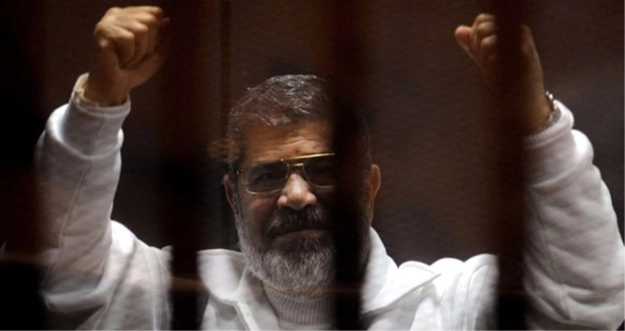 Devrik lider Muhammed Mursi\'nin cenazesi defnedildi