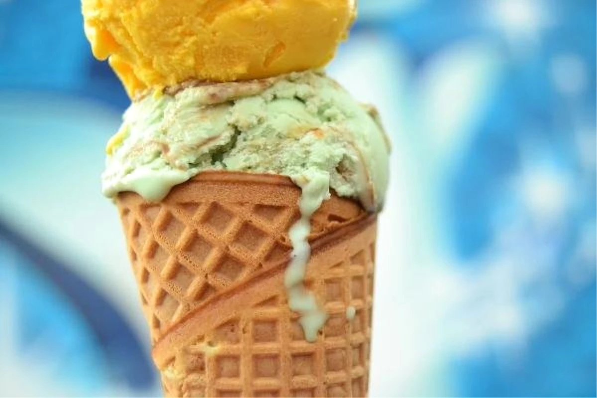 Doğru yemek hastalık riskini azaltıyor: Dondurmayı ısırarak değil, yalayarak yiyin