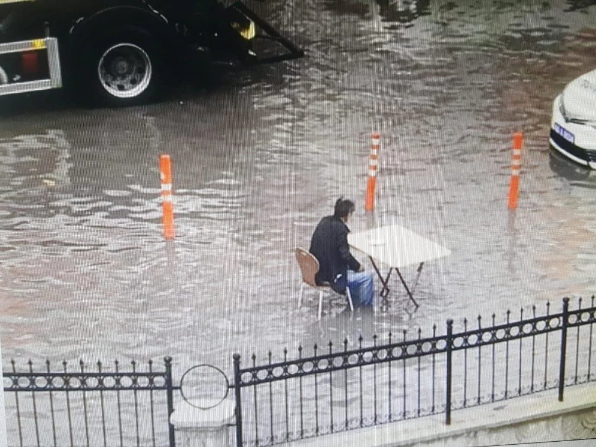 Göle dönen yol ortasında çorba keyfi