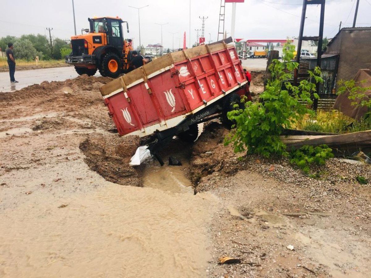 Kangal\'da sağanak yağış hasara yol açtı