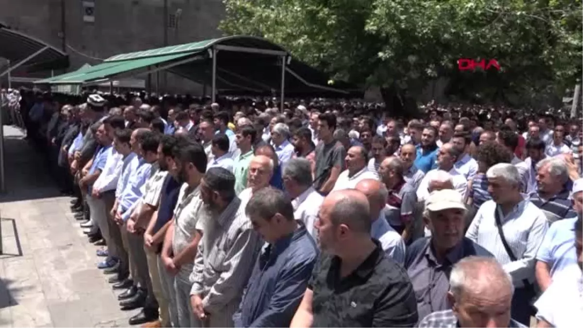 KAYSERİ\'DE MURSİ İÇİN GIYABİ CENAZE NAMAZI KILINDI