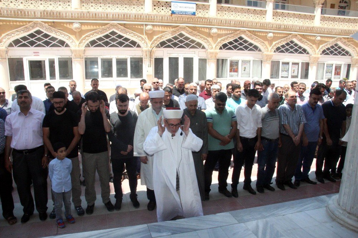 Kilis\'te Muhammed Mursi için gıyabi cenaze namazı