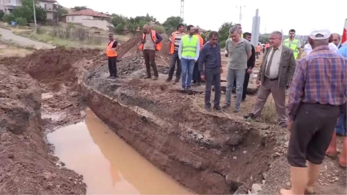 Kırıkkale-Yozgat kara yolu sel nedeniyle trafiğe kapatıldı