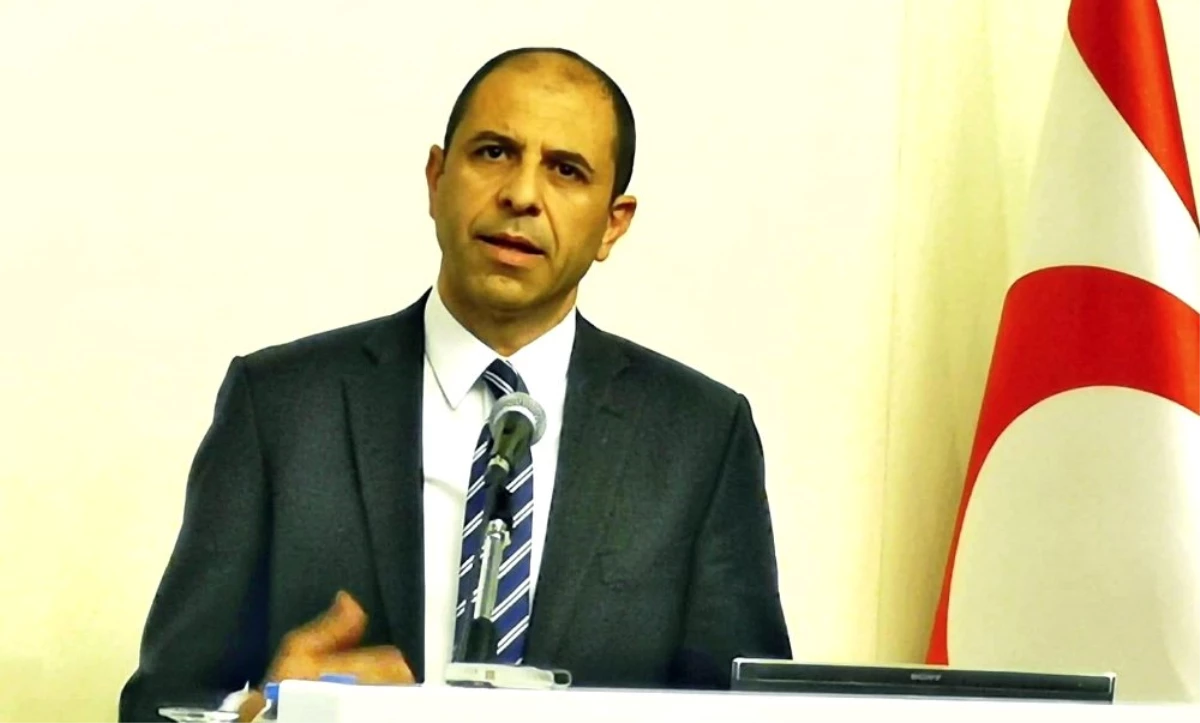 KKTC\'de görüşme krizinde Dışişleri Bakanı Özersay\'dan Cumhurbaşkanına jet yanıt