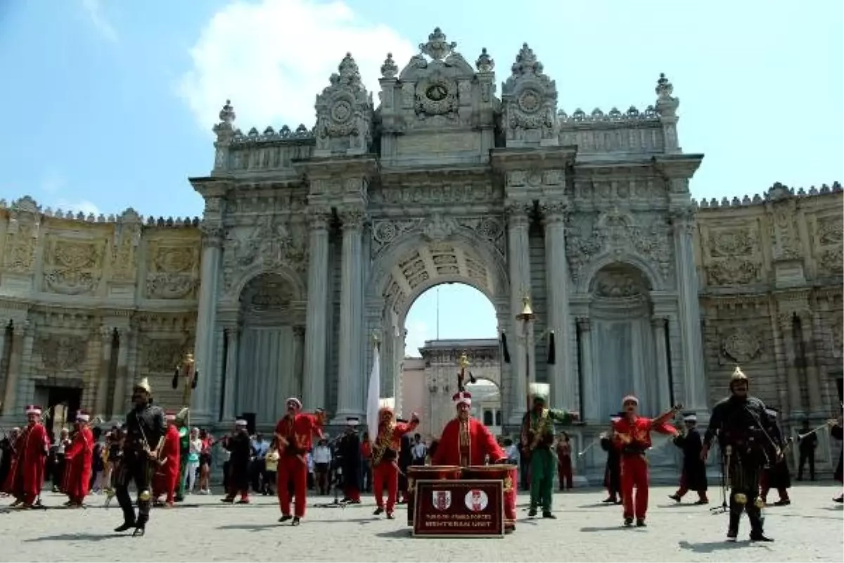 Mehteran Bölüğü Dolmabahçe Sarayı\'nda konser verdi