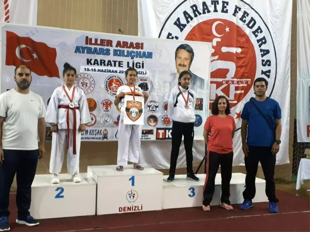 Menteşeli Karateciler Denizli\'den 5 altın madalya ile döndü