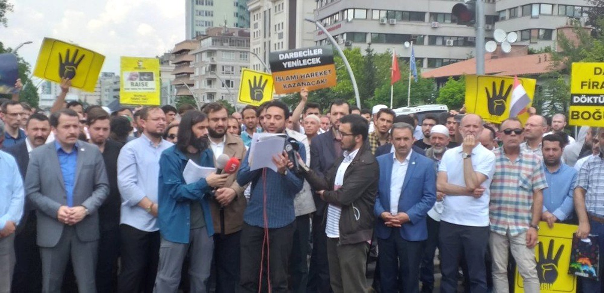 Mısır Büyükelçiliği önünde gıyabi cenaze namazı kılındı
