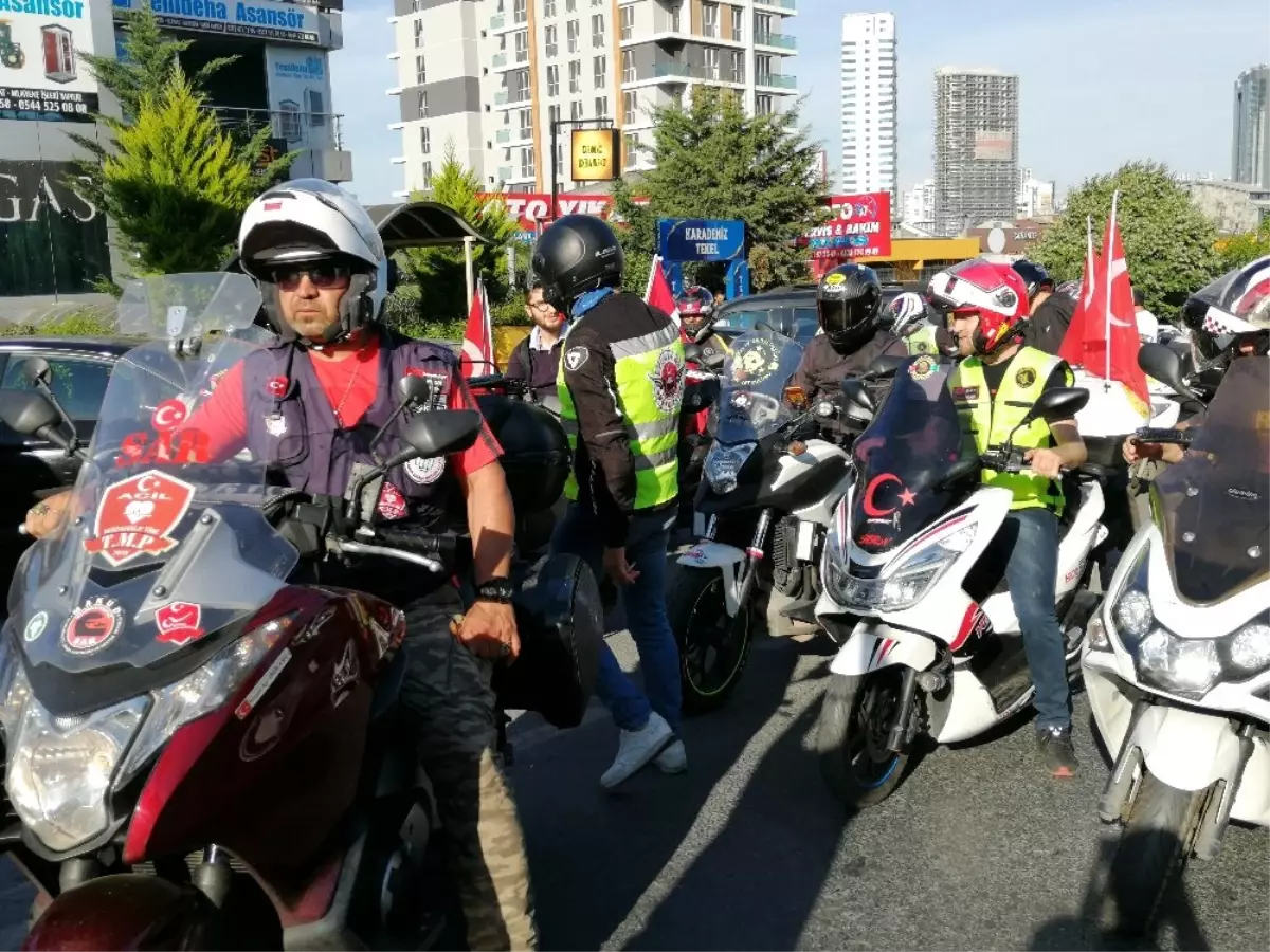 Motosiklet sürücülerinden Binali Yıldırım\'a jest