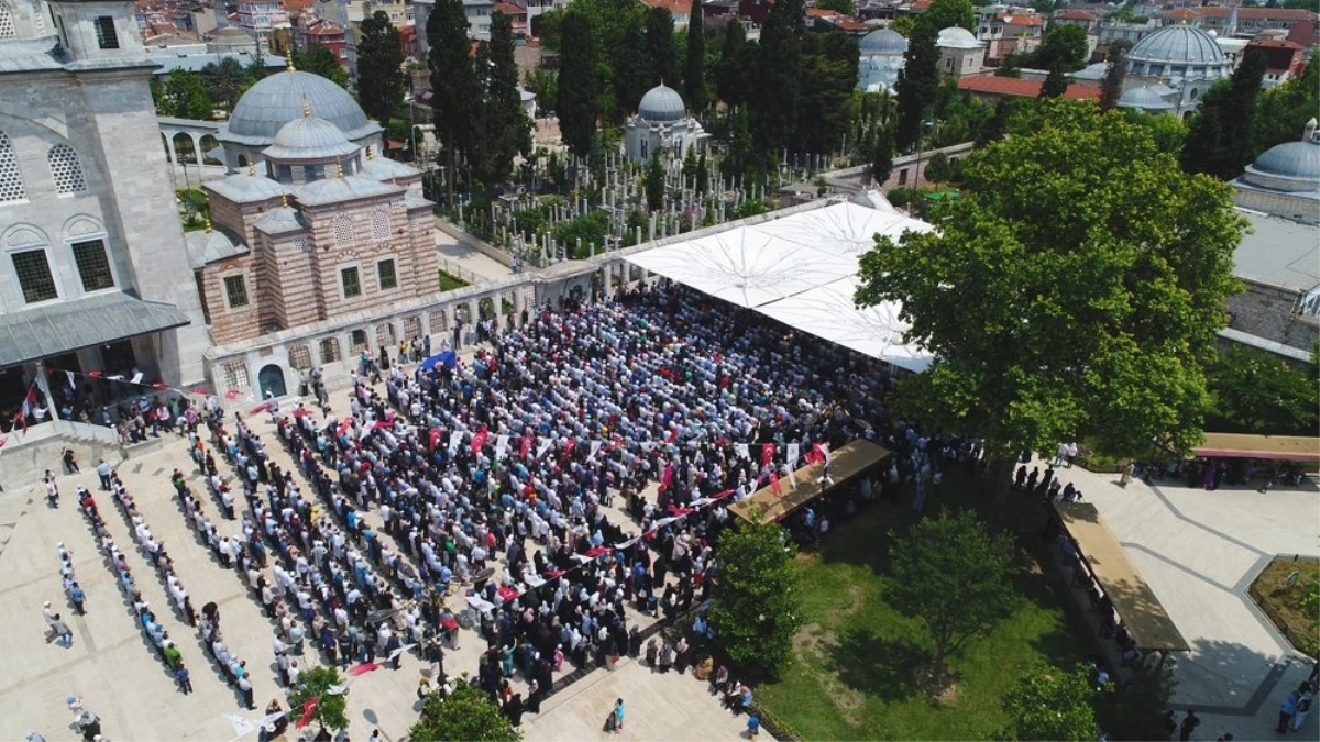 Muhammed Mursi için Fatih Camii\'nde gıyabi cenaze kılındı