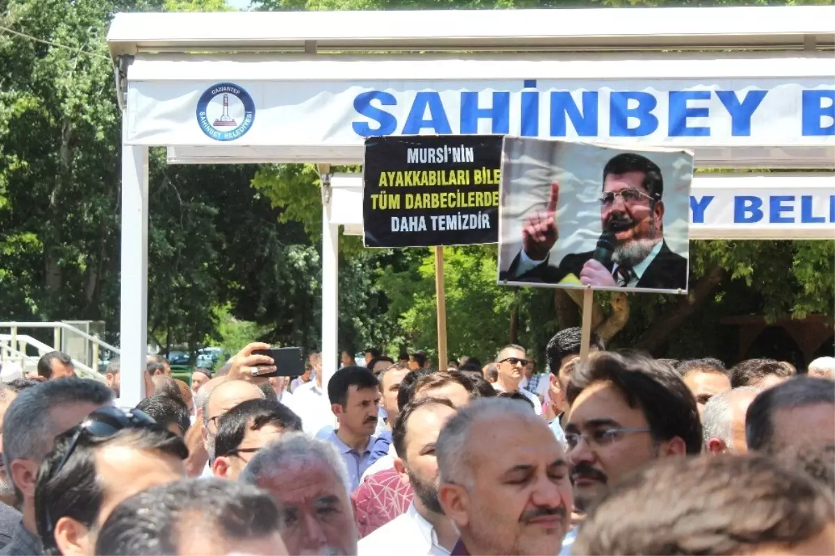 Muhammed Mursi için Gaziantep\'te gıyabi cenaze namazı kılındı