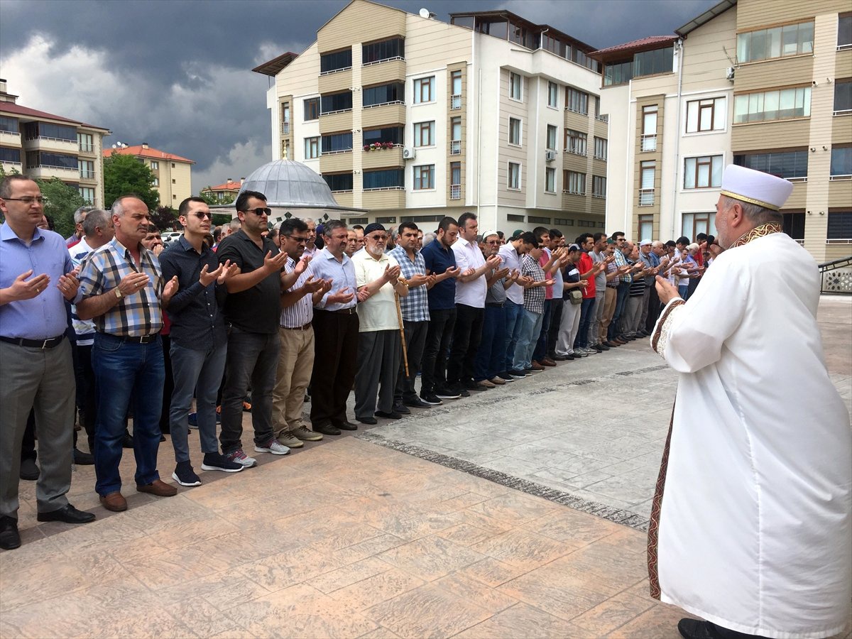 Muhammed Mursi için gıyabi cenaze namazı