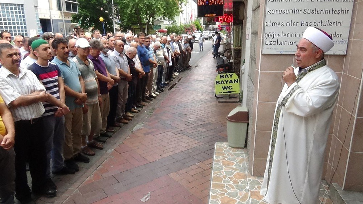 Mursi için Edremit Körfezi\'nde gıyabi cenaze namazı kılındı