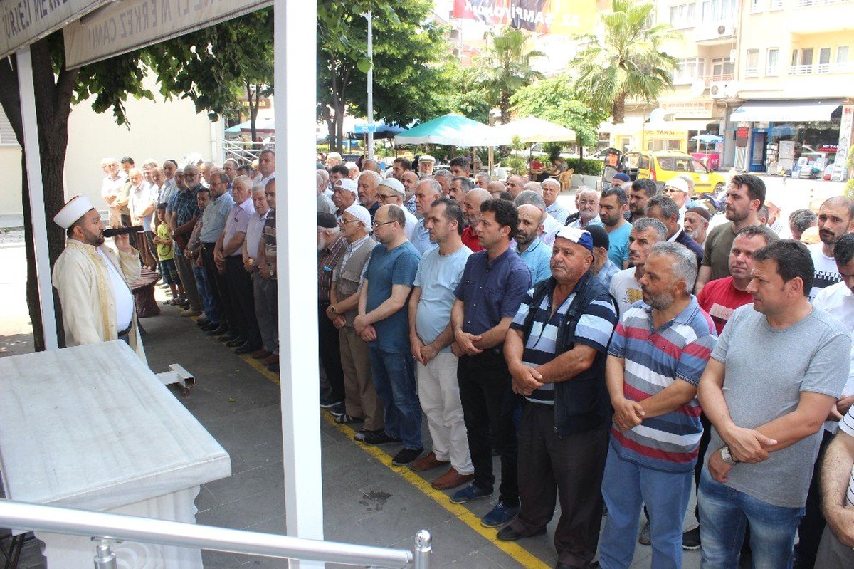 Mursi için gıyabi cenaze namazı kılındı
