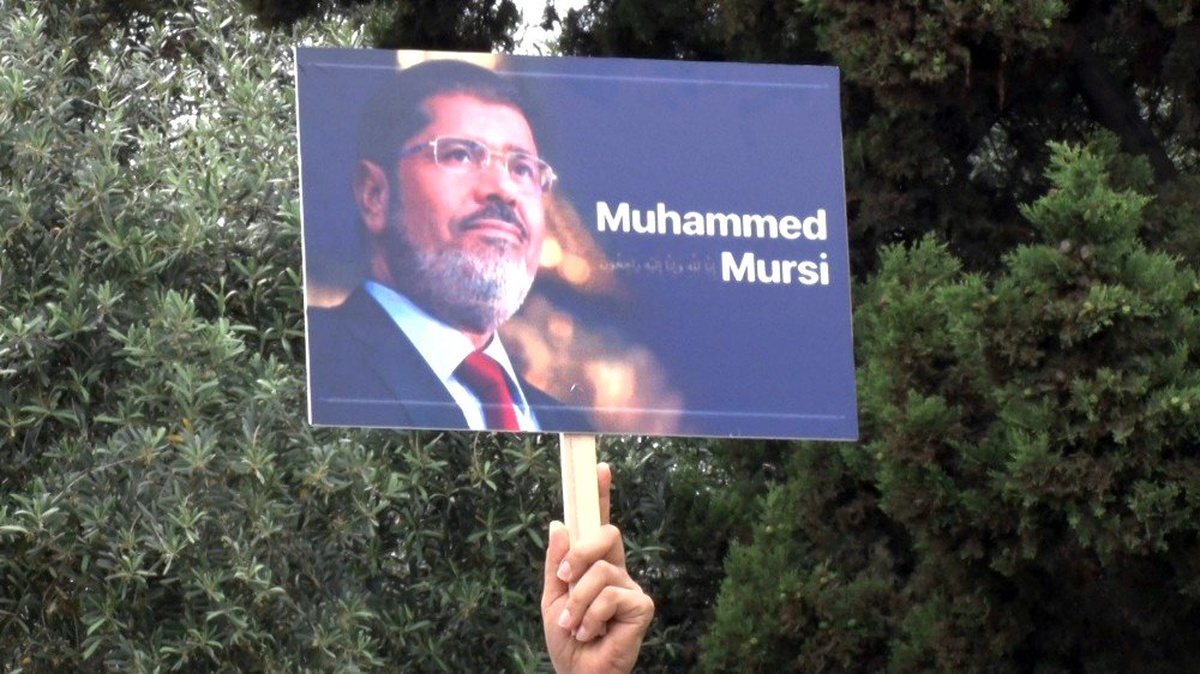 Mursi için gıyabi namazı kılındı