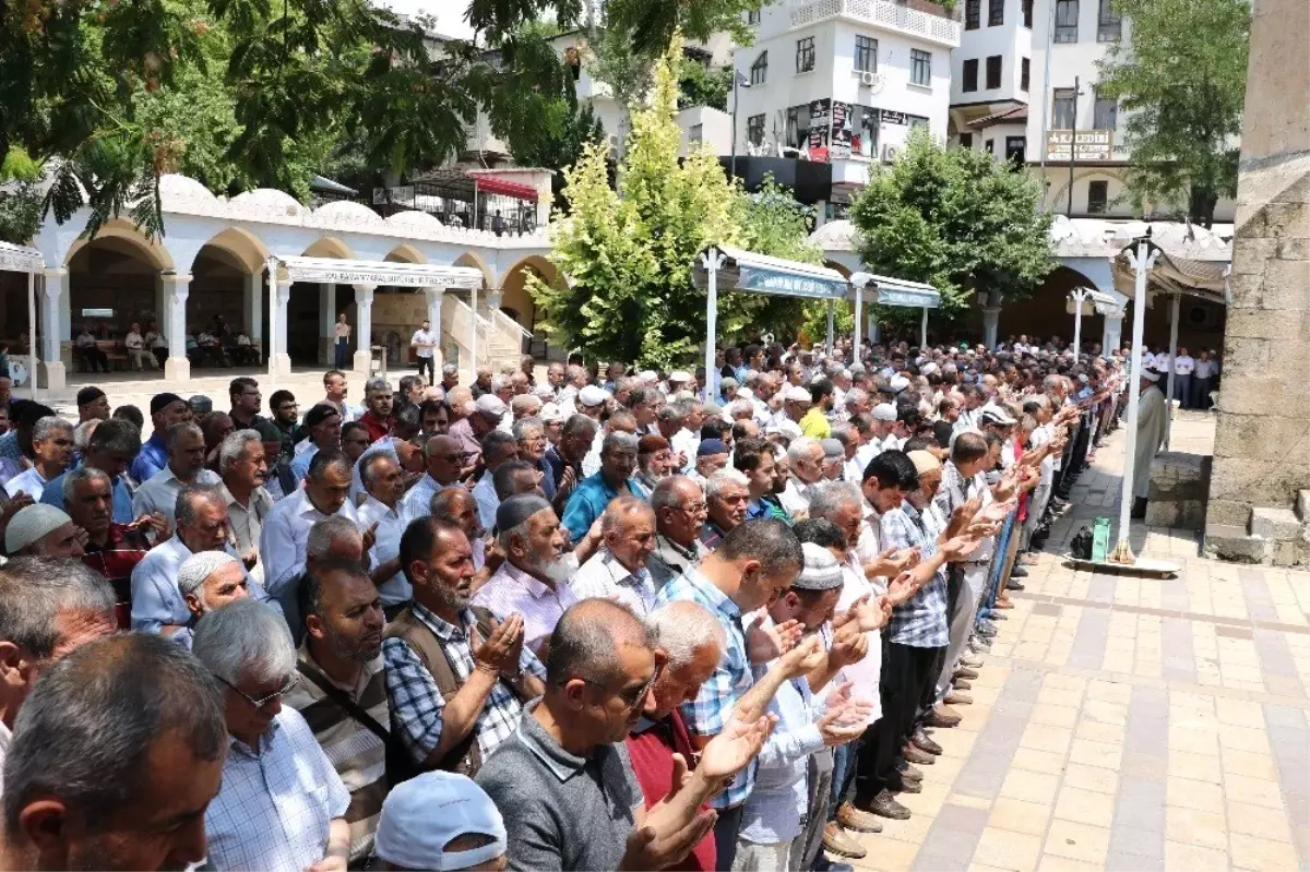 Mursi için Kahramanmaraş\'ta gıyabi cenaze namazı kılındı