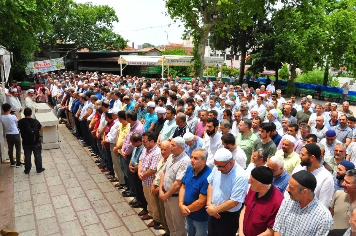 Önce selası verildi, ardından gıyabi cenaze namazı kılındı