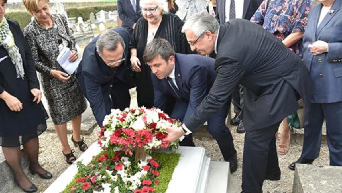 Paris\'te Osmanlı şehzadelerinin mezarlarına ziyaret