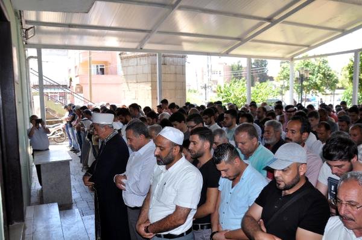 Reyhanlı\'da Mursi için gıyabi cenaze namazı