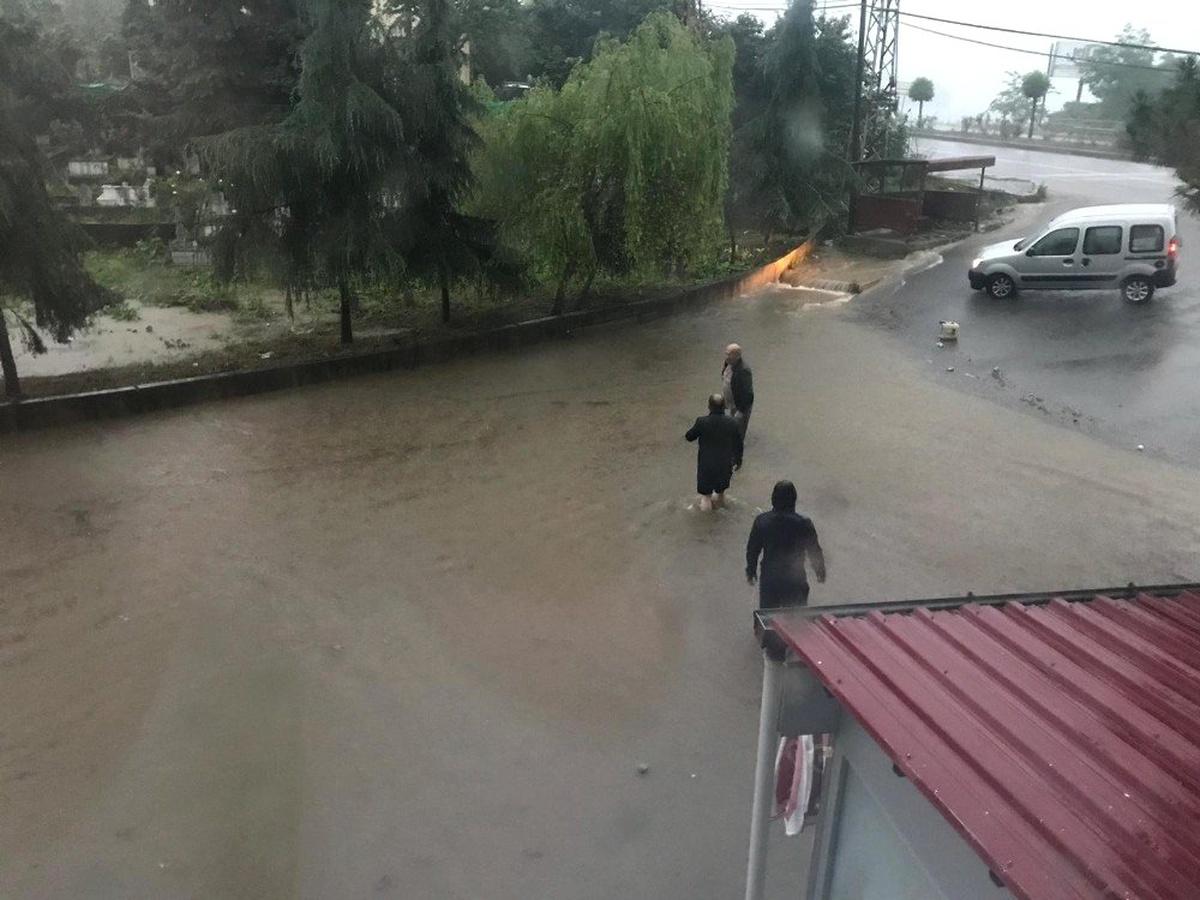 Sağanak yağış Giresun\'da hayatı olumsuz etkiledi