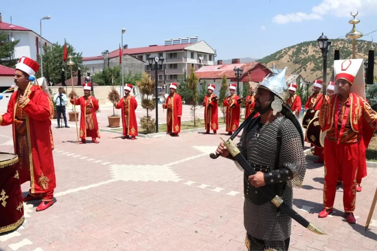 Teröristlere korku salan kahraman koruculardan mehter takımı