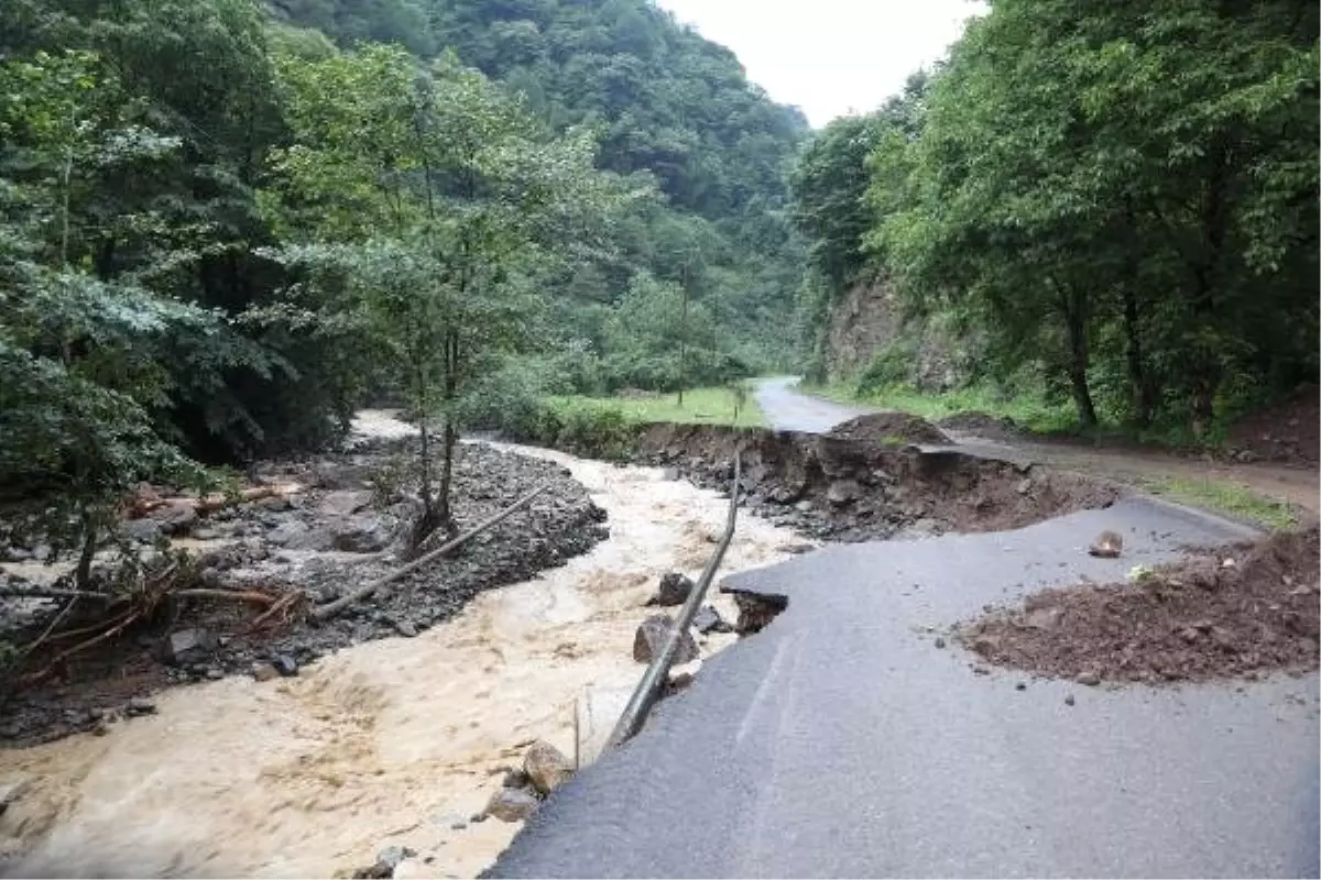 Trabzon\'da taşkın: 2 ölü, 7 kayıp, 1 yaralı (4)