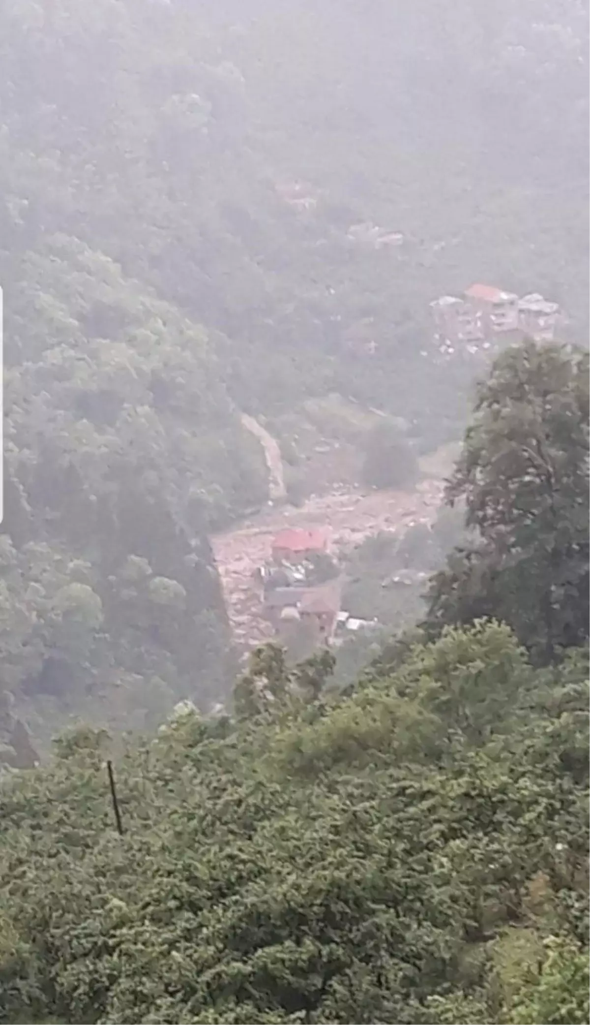 Trabzon\'un Araklı ilçesinde HES borusu patladı: 4 kayıp