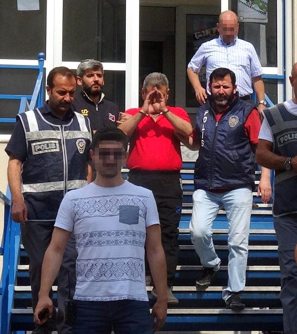 \'Uzun far\' tartışmasında infaz memurunu öldürdü