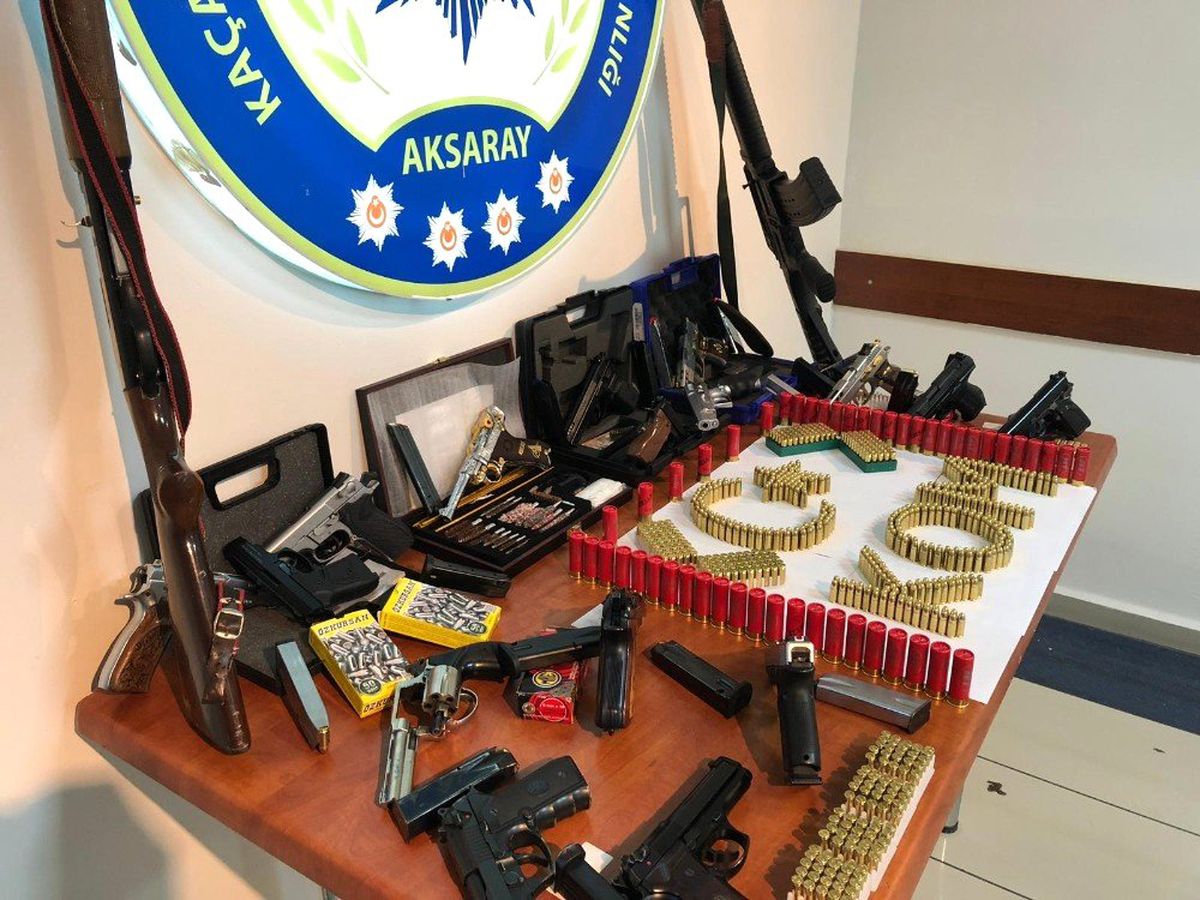 Aksaray\'da silah ticareti çetesini KOM özel ekibi çökertti
