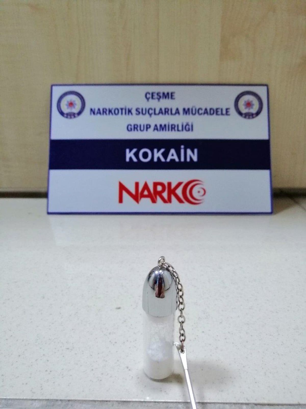 Alaçatı\'daki popüler mekanda kokain şoku: Özel şişede ele geçirildi