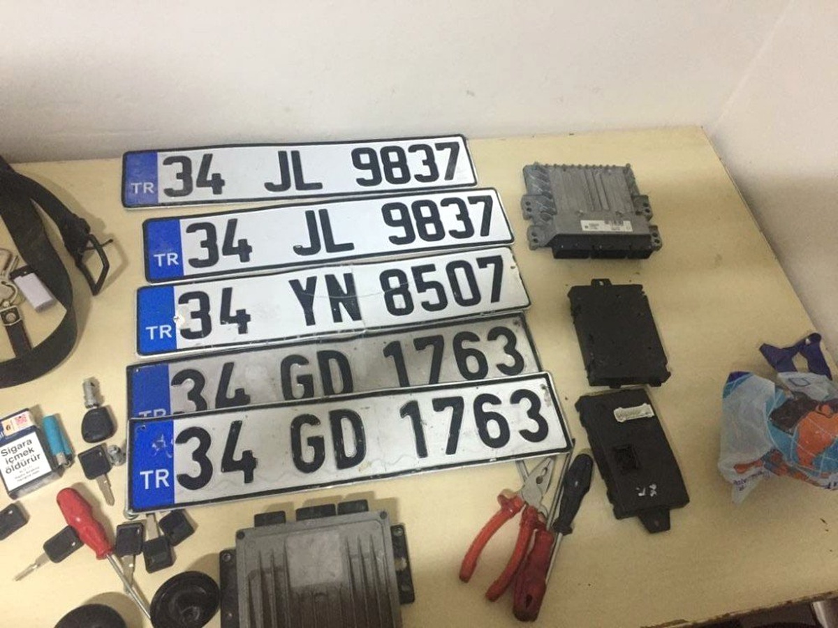 Avcılar\'da "oto fareleri" nefes kesen kovalamaca ile yakalandı
