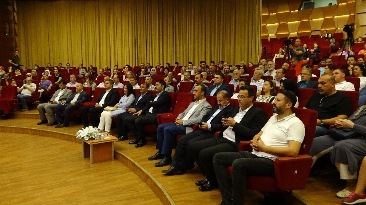 Bakan Kurum: "Çünkü biliyoruz ki dünyanın tüm mazlumlarının gözü de kulağı da İstanbul\'dadır"