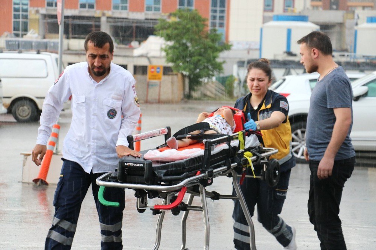 Balkondan düşen 3 yaşındaki çocuk korkuttu