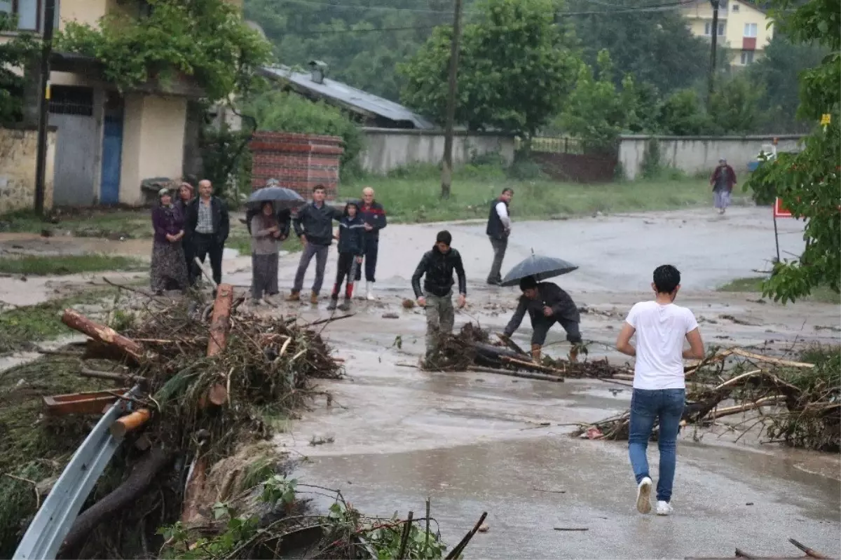 Bolu\'da selden kapanan D-100 karayolu ulaşıma açıldı