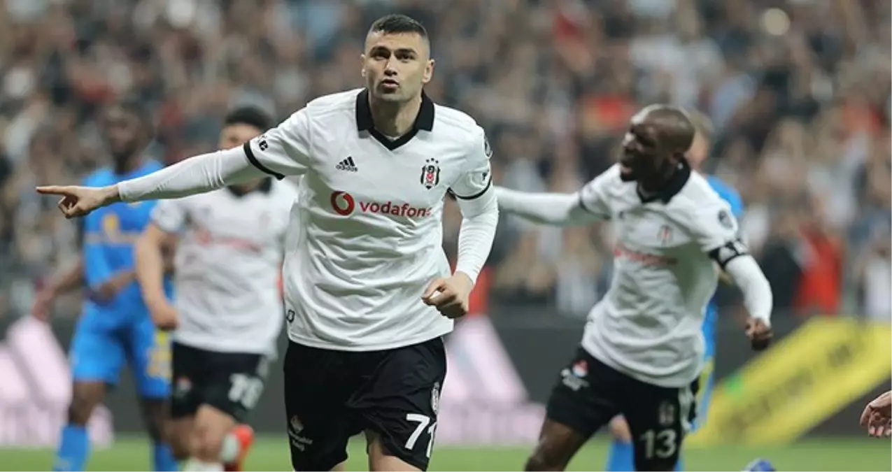 Burak Yılmaz, kızları için Lecce\'yi reddetti!