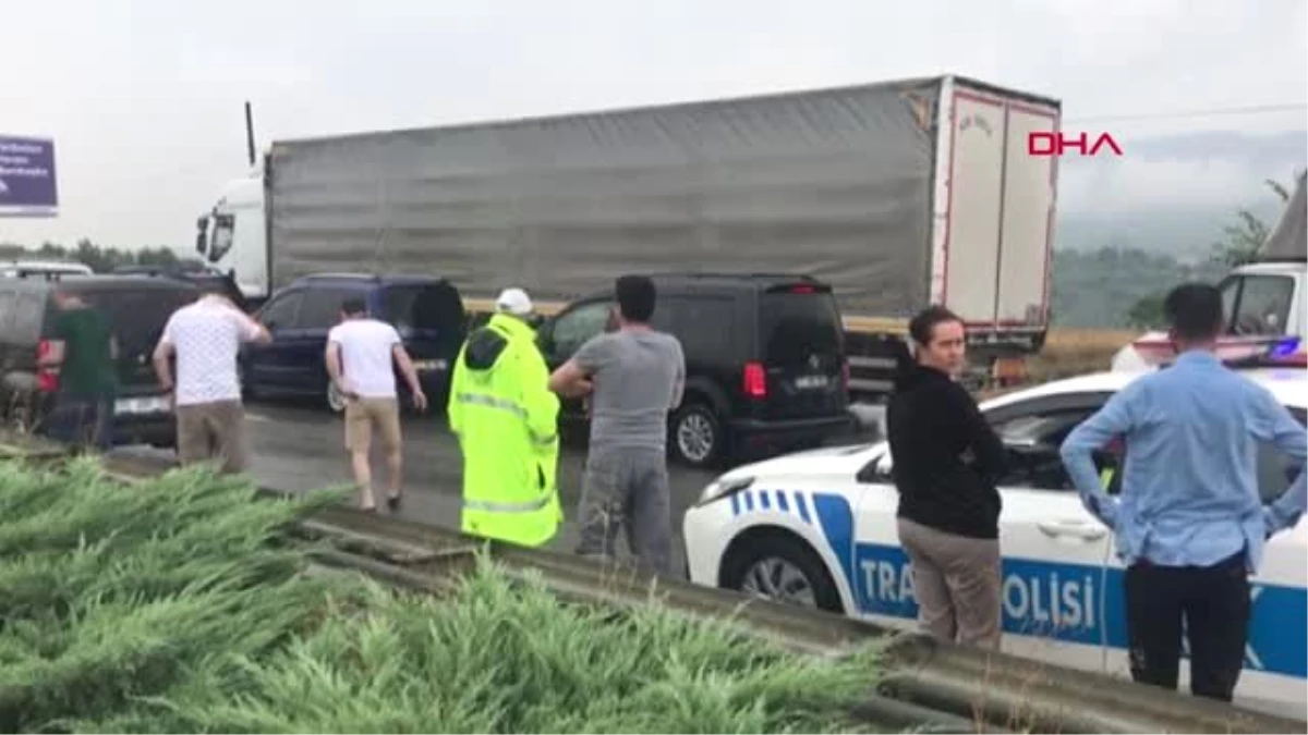 BURSA TIR kaza yaptı, Bursa - İstanbul karayolu trafiğe kapandı