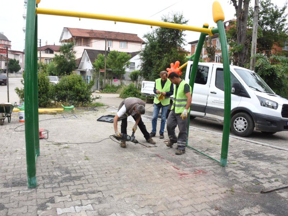 Çocuklar oyun parkına çok sevindi