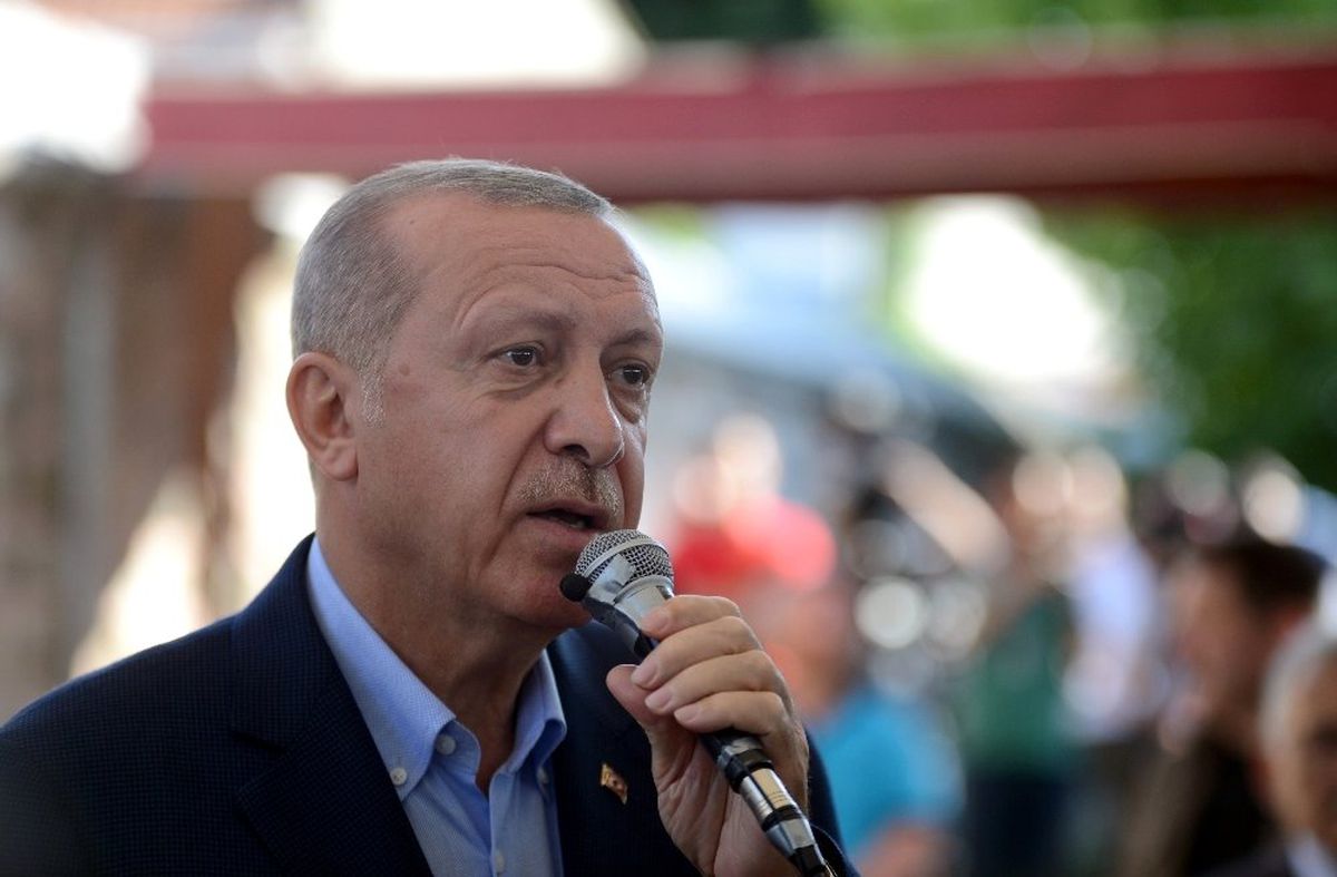Cumhurbaşkanı Erdoğan: "Benim eleştirim teröre bulaşmış olan yöneticileredir"