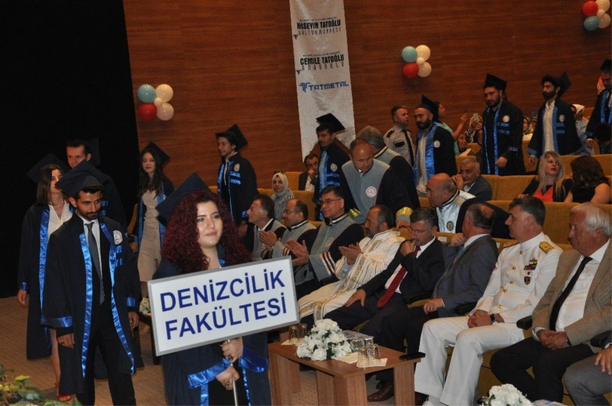 Denizcilik Fakültesi Mezuniyet töreni gerçekleştirildi