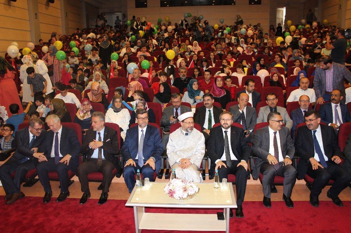 Diyanet İşler Başkanı Erbaş: "200 bine yakın hocamızla seferber olmuş durumdayız"