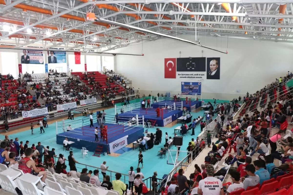 Erzincan, Türkiye Çocuklar Muaythai Şampiyonası\'na ev sahipliği yapıyor