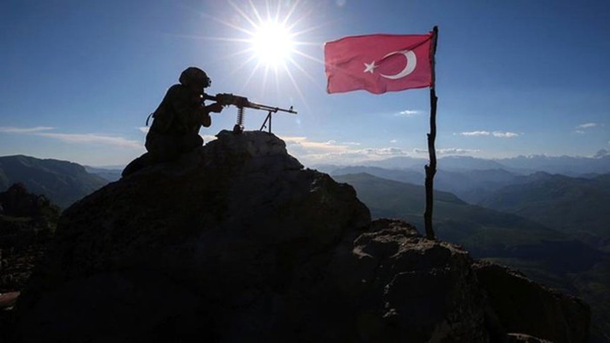 Güvenlik korucularına saldıran terörist etkisiz hale getirildi
