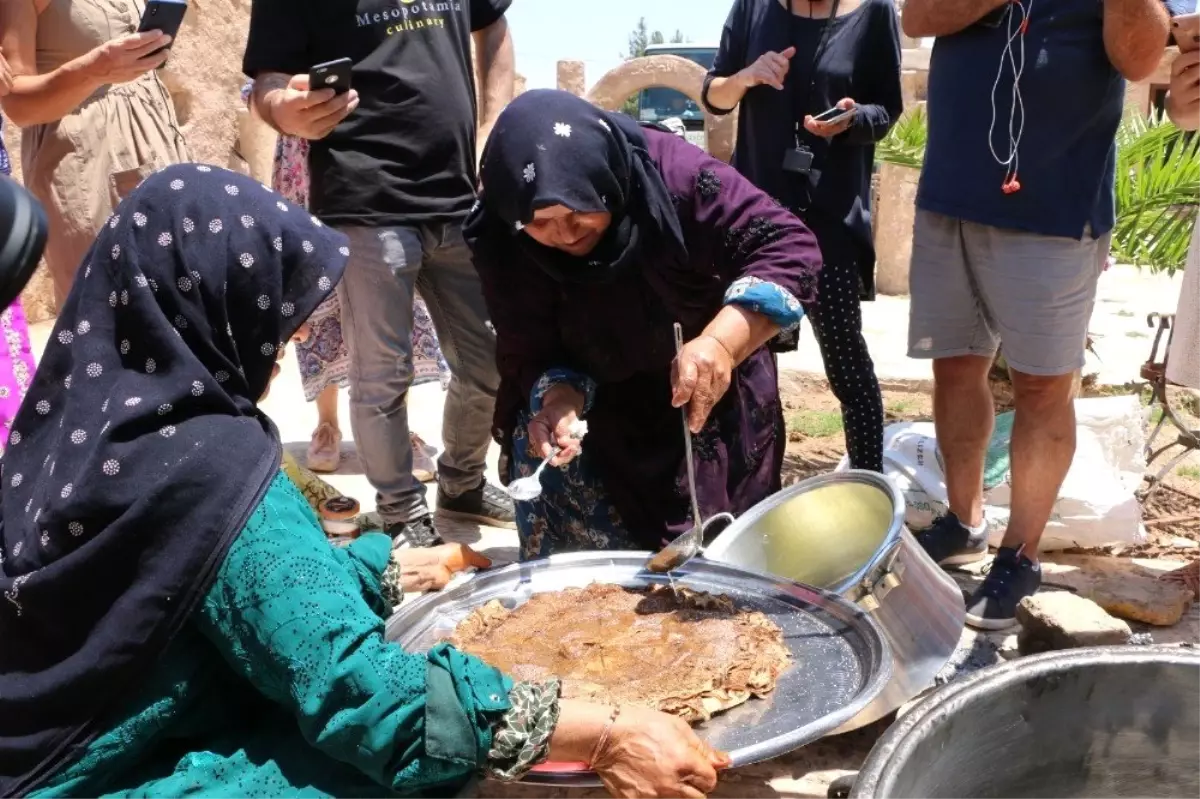 Harranlı kadınlar ünlü şeflere şıllık tatlısı yaptı