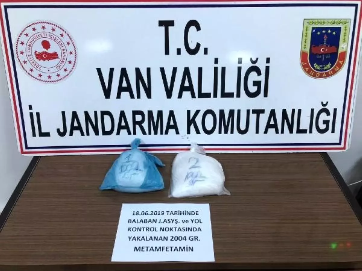 İran uyruklu yolcu, 2 kilo uyuşturucu ile yakalandı